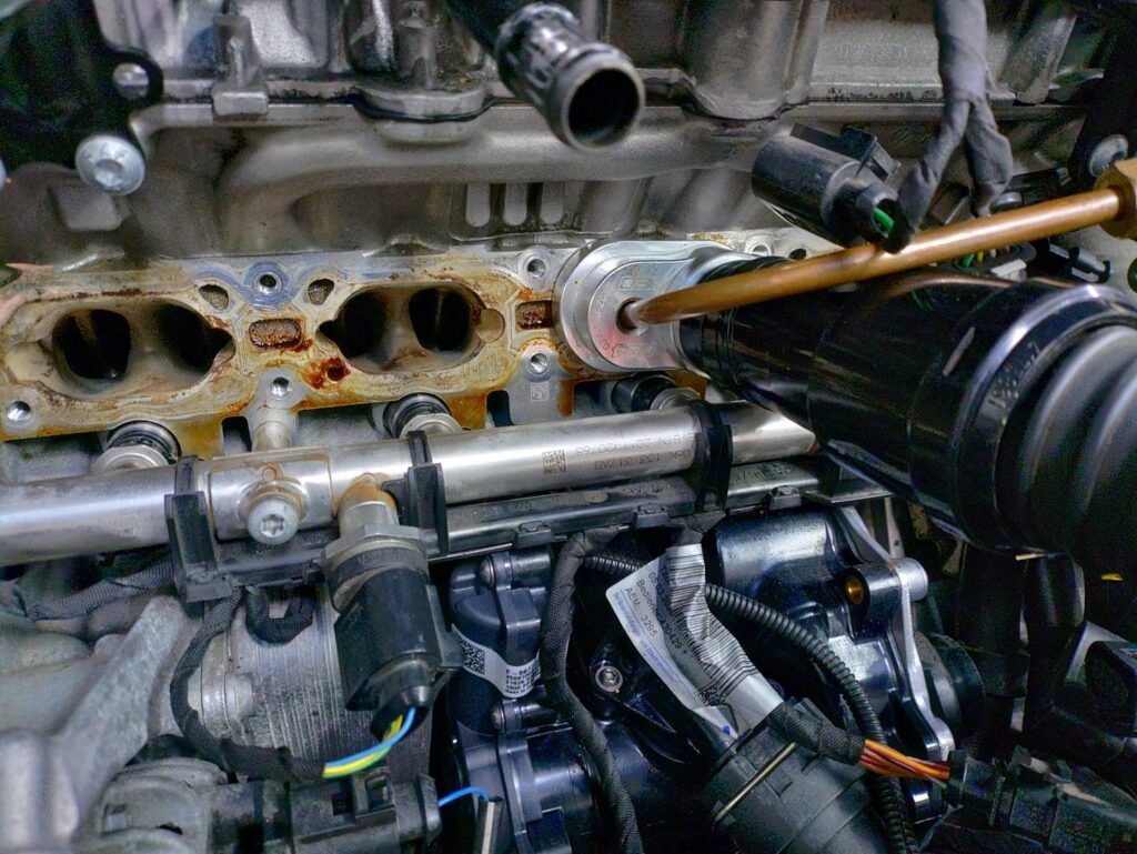 ゴルフ7.5R：サーモハウジング交換・ウォルナットブラスト施工