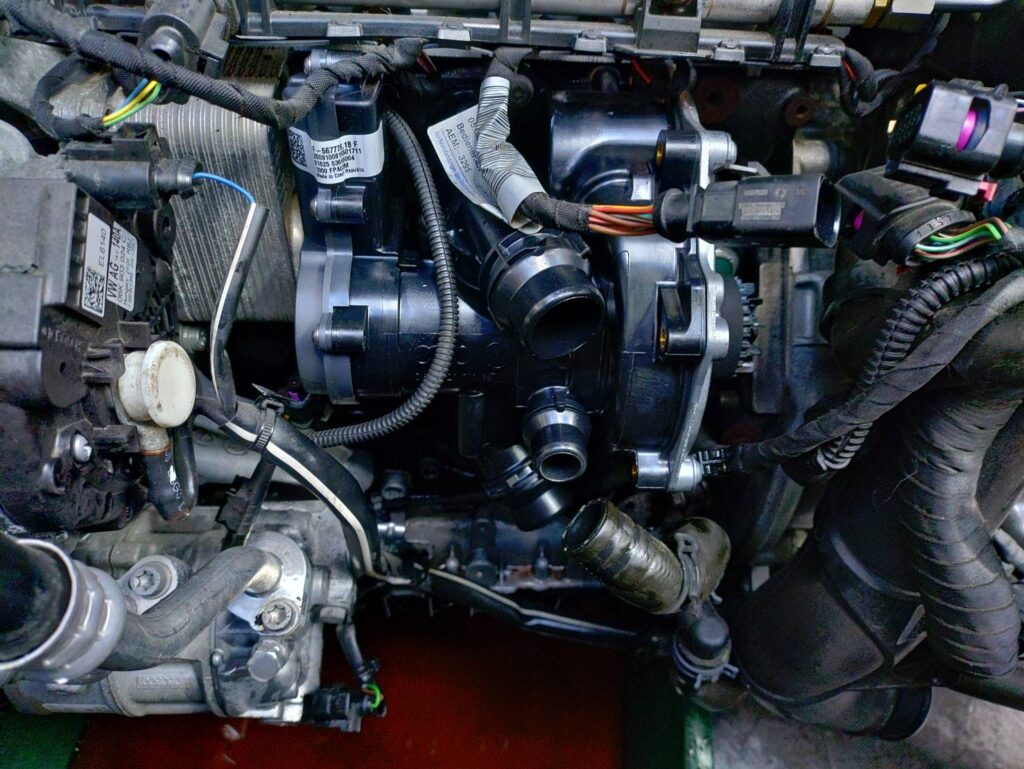 ゴルフ7.5R：サーモハウジング交換・ウォルナットブラスト施工