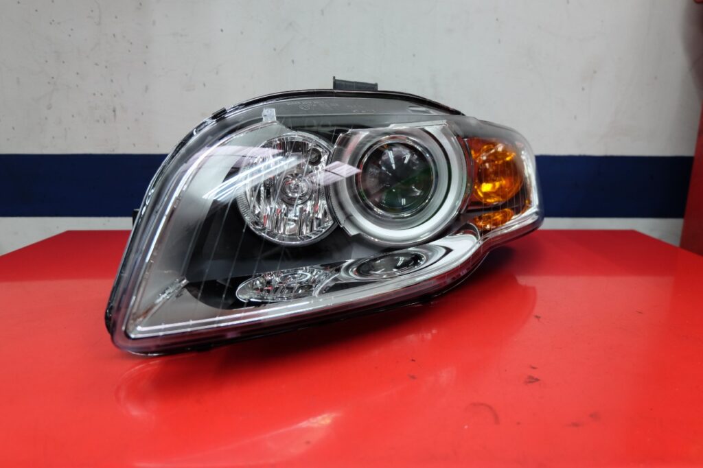 AUDI RS4「左ヘッドライト交換」