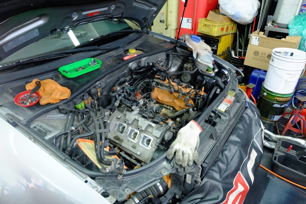 AUDI RS4「セカンドウォーターポンプ、カムカバーガスケット、O2センサー」