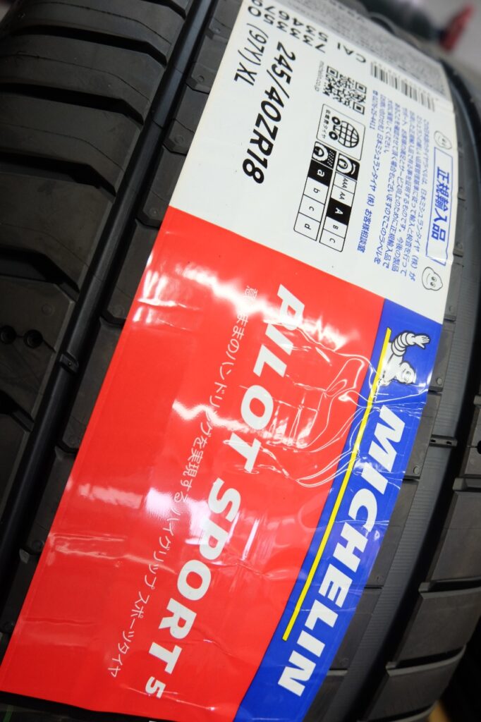 AUDI S4「バッテリー、タイヤ」