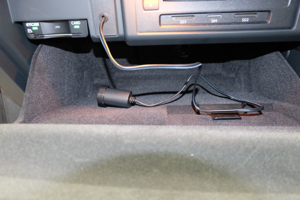 AUDI A4「Pedal Box スロットルコントローラー、Wako’ｓ PAC エアコンコンプレッサー添加剤、シガーソケット増設」