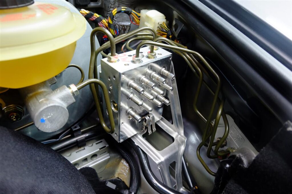 Porsche 996「KONI Active Shock ＋ アッパーマウント、ABSユニット」